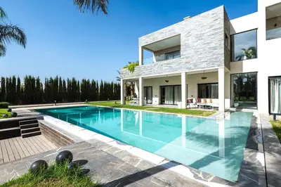 an image of a house with a swimming pool at Villa Stella! Élégante & piscine sans vis à vis in Marrakech