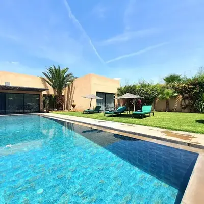 Not overlooked villa with heated pool 4 suites