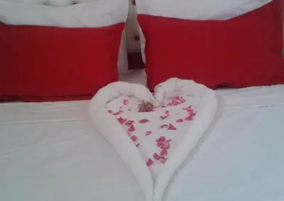 a heart made out of pink hearts on a bed at Belle vue Belle situation in Ifrane