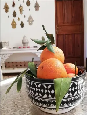 a bowl of oranges sitting on a table at Appartement privé Medina in Fès