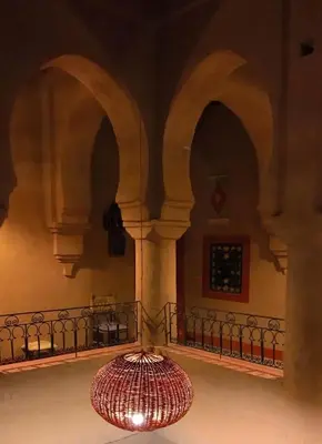 a large vase sitting in the middle of a building at Riad La Perle Tamnougalte in Agdz