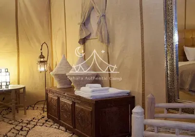 a room with a mirror and a table with towels at Sahara Authentic Camp in Merzouga