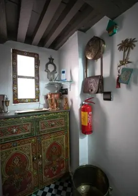 a room with a dresser and a window in a room at Dar Fez Mayssae in Fès