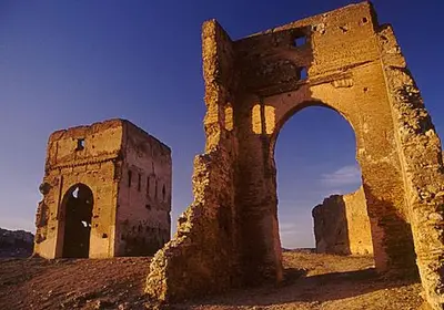 an old building with an arch in the desert at Dar Tadla Fes in Fès