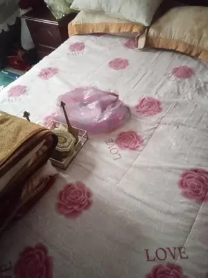 a bed with pink roses on it with the words love at Chez l habitant mayorka in Sefrou