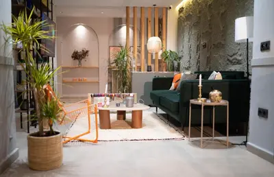 a living room with a green couch and a table at Penthouse-fes in Fès