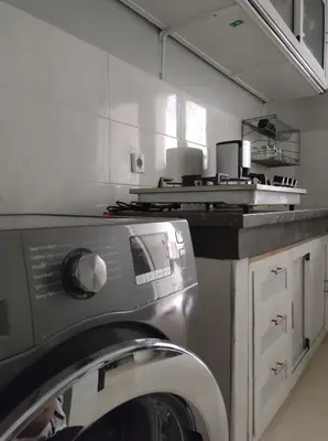 a washing machine in a kitchen with a counter at Diar kamiliya in Meknès