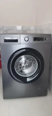 a washing machine with its door open in a room at Petit appartement in Meknès