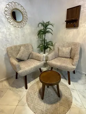 two chairs and a table with a plant in a room at إقامة جنان كاميليا مكناس in Douar Sidi Cherki
