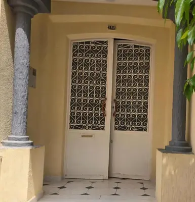 a door to a house with a gate at Appartement familial شقة للعائلة in Meknès