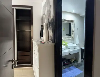 a bathroom with a sink and a mirror at Appartement avec piscine in Oulad Akkou
