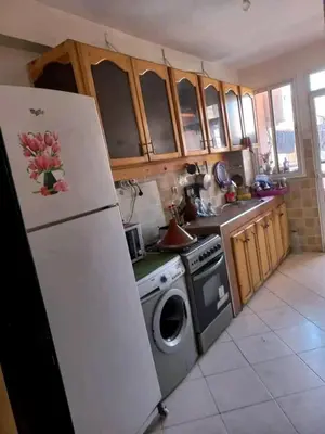 a kitchen with a refrigerator and a washing machine at العنوان حي المقاومة بلوك دال رقم 389 مكرر ورزازات in Oulad Akkou