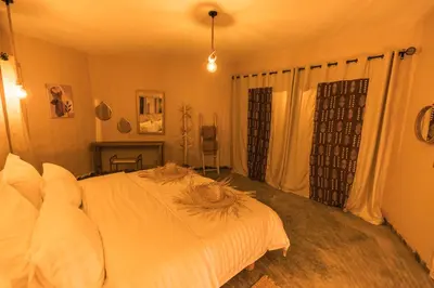 a bedroom with a large white bed in it at Dunes Clave in Hassilabied