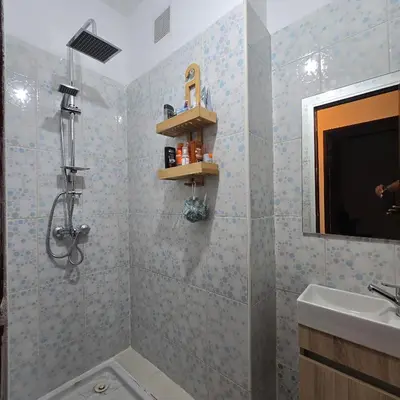 a bathroom with a shower and a sink at Appartement Confortable à Chouiter in Chouiter
