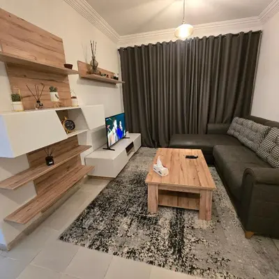 a living room with a couch and a coffee table at Appartement Confortable à Chouiter in Chouiter
