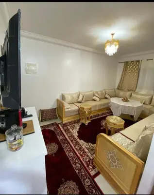 a living room with a couch and a tv at شقةبالقرب من مطار مراكش المنارة الدولي in Oulad Akkou