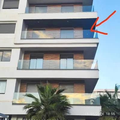 a building with a red arrow pointing up at Appartement agadir bay bien ensoleillé in Oulad Akkou