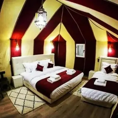 a bedroom with two beds in a room at visitando el desierto in Merzouga