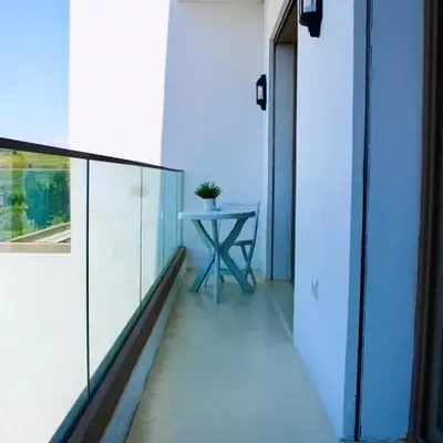 Maison avec 2 piscines vue mer et montagne