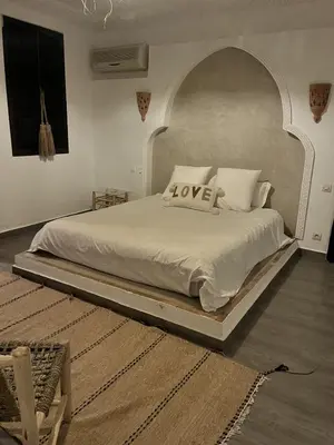a bedroom with a bed with an arch above it at Villa 4 chambres avec grande piscine privée in Marrakech