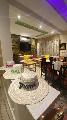 a room with three hats sitting on a table at Maison d'hôte IGRANE in Tinerhir