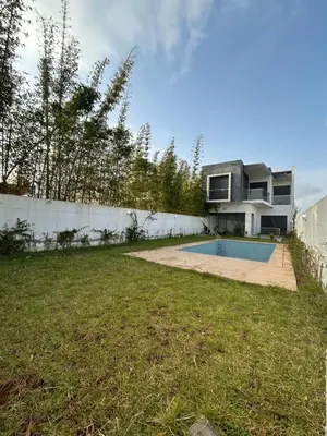 a house with a swimming pool in a yard at villa prestigieuse avec piscine in Oulad Akkou