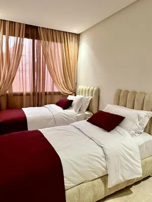 two beds in a hotel room with a window at Le Scandinave de Marrakech-Gueliz-Centre in Oulad Akkou