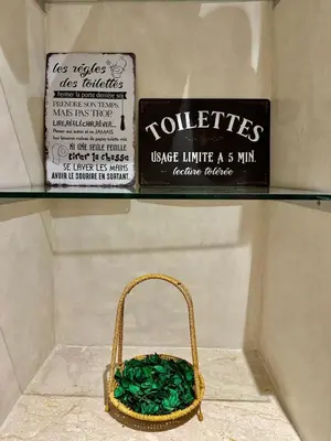 a basket sitting on a shelf in a bathroom at Le Scandinave de Marrakech-Gueliz-Centre in Oulad Akkou