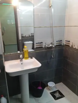 a bathroom with a sink and a mirror at Residence de repos in Oulad Tayeb