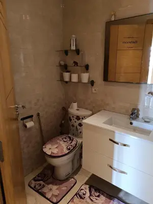 a bathroom with a toilet and a sink at Appartement dans une résidence balnéaire à Sidi Rehal in Oulad Akkou