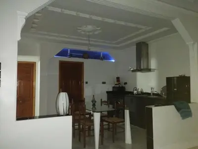 a kitchen and dining room with a table and chairs at Super appartement quartier paisible proches toutes commodités in Azrou