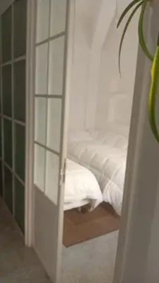 a door leading to a bed in a bedroom at Á 800m de la Marina Bay Tanger in Oulad Akkou