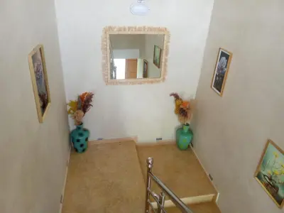 a hallway with two vases and a mirror on the wall at charmante villa à découvrir in Aghmat