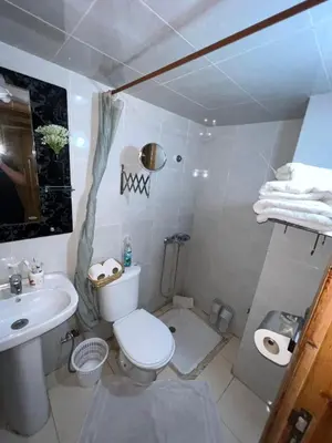 a bathroom with a white toilet and a sink at Appartement cosy à Fès in Fès