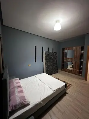 a bedroom with a bed and a blue wall at Villa avec piscine in Meknès