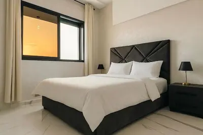 a bedroom with a large bed and a window at Appartement 2 chambres 1 salon in Azrou