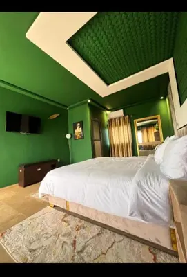 a bedroom with green walls and a large bed at Auberge rahha