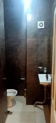 a bathroom with a toilet and a sink at Duplex Rahma in Fès