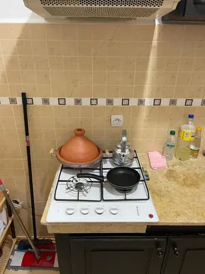 a pot sitting on top of a stove in a kitchen at Bel Appartement à louer à Fès in Fès