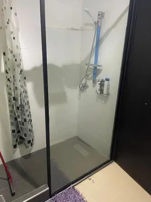 a shower with a glass door in a bathroom at Bel appartement à louer à Fès in Fès