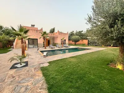 a house with a swimming pool in a yard at Villa avec piscine Aghmat in Aghmat