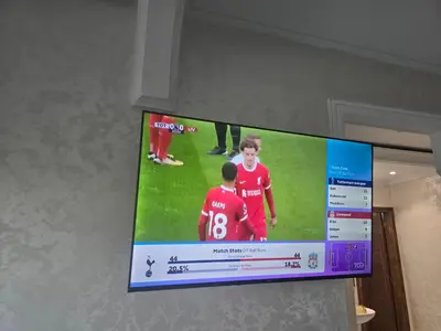a flat screen tv hanging on a wall at belle vue à petit prix in Meknès