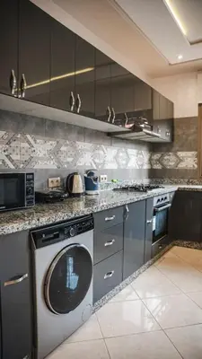 a kitchen with a washer and dryer in it at villa Folki in Oulad Zbir