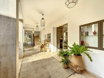 a hallway of a home with potted plants at Villa Paschmina, petit-déjeuner inclus in Ourika