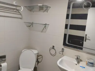 a bathroom with a toilet and a sink at Appartement bien équipé in Ifrane