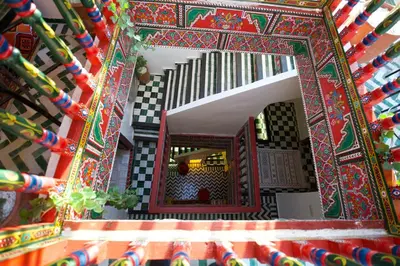 a mirror in the middle of a room at Riad Qobbat Zaouïa in Fès