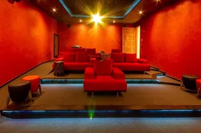 a red living room with red couches and chairs at Palais pyar in Najem
