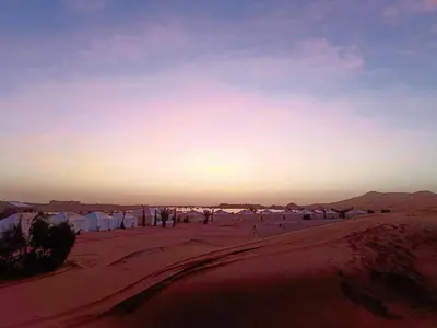 a group of tents in the desert at sunset at Bivouac Luxe Masandoia Meteorites in Lac Yasmins