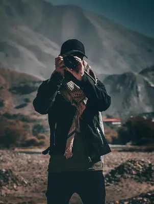 a man is looking through a binoculars at FAVori in Oulad Akkou
