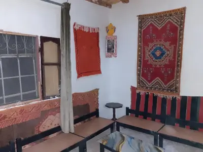a room with a window and a rug on the wall at امردول تسكوكت امرزكان ورزازات in Ouarzazate